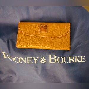 Dooney & Bourke tan leather wallet